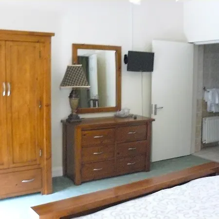 Oda ve Kahvaltı Bridge Bar House