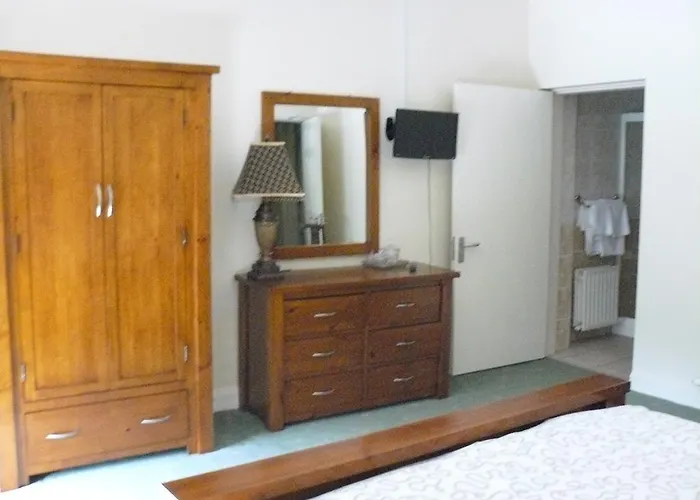 Alojamento de Acomodação e Pequeno-almoço Bridge Bar House